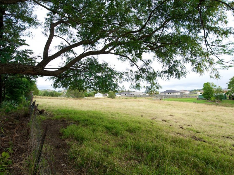 17 Park Street, Lowood QLD 4311