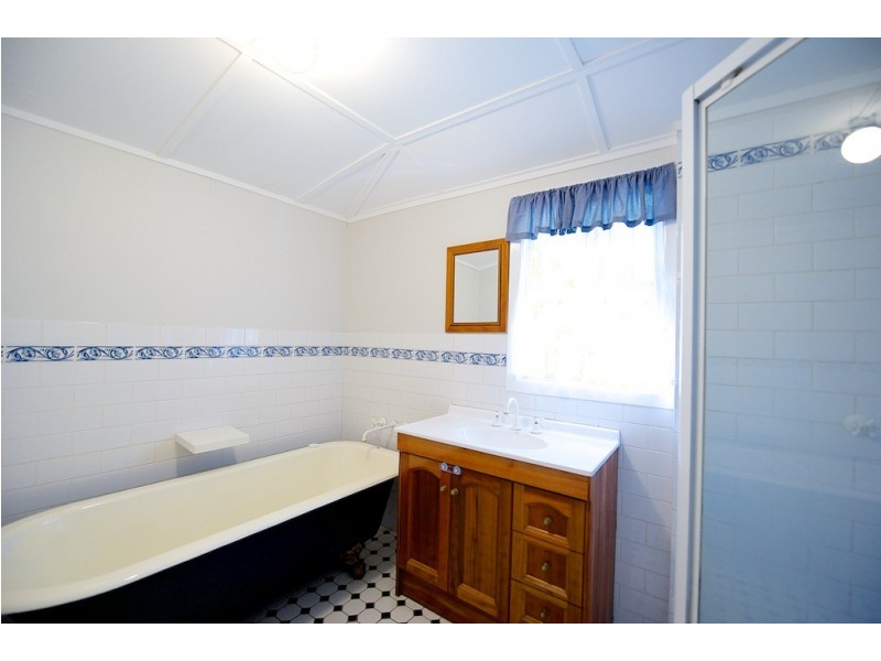 6 Railway St, East Ipswich QLD 4305