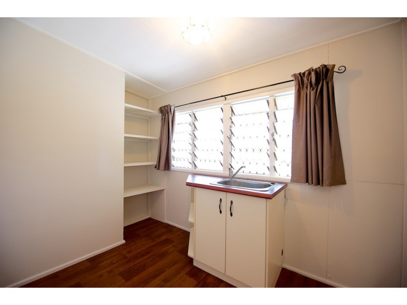 6 Railway St, East Ipswich QLD 4305