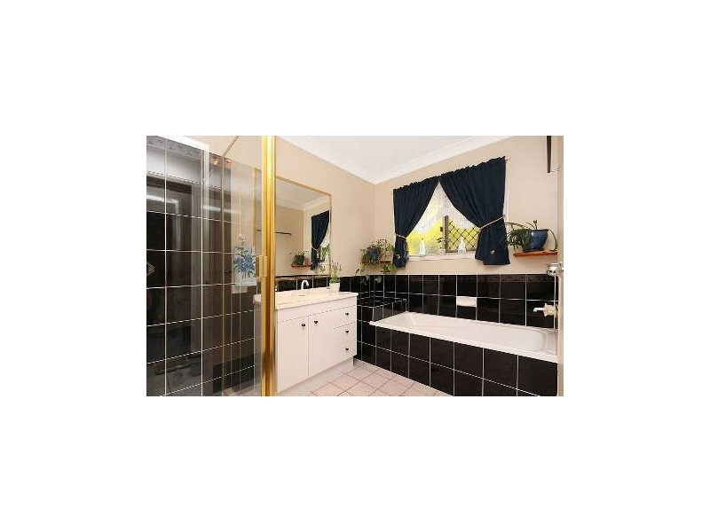 32A Thornton St, Raceview QLD 4305