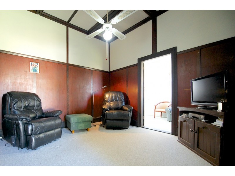 32 Clifton St, North Booval QLD 4304