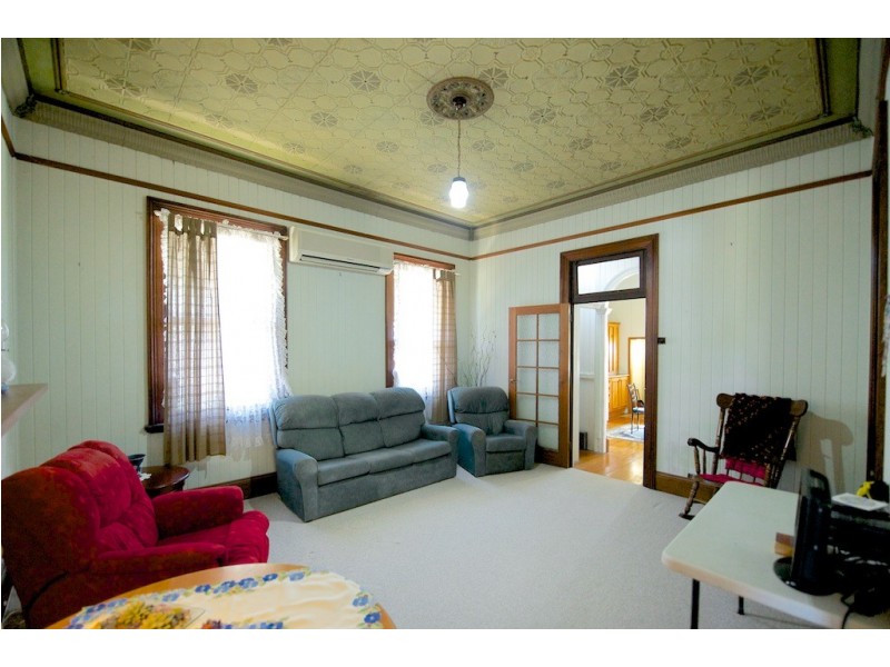 32 Clifton St, North Booval QLD 4304