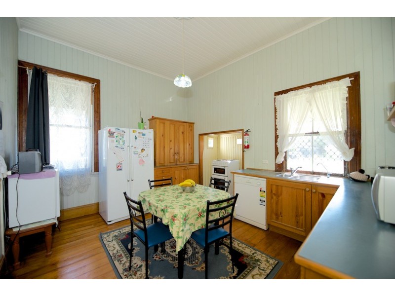 32 Clifton St, North Booval QLD 4304