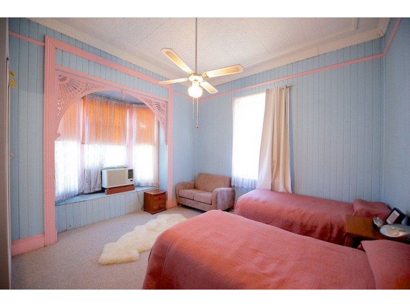 32 Clifton St, North Booval QLD 4304