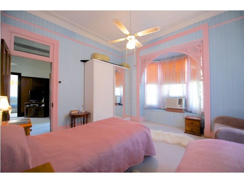 32 Clifton St, North Booval QLD 4304