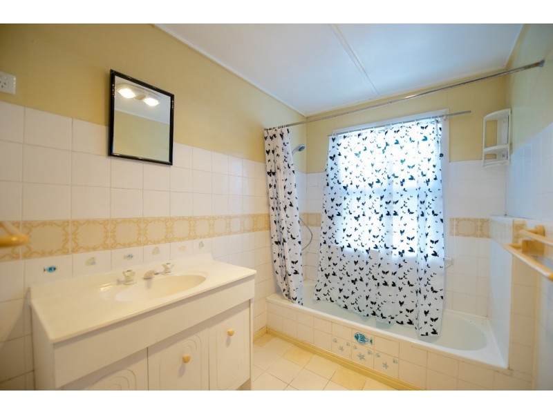 32 Clifton St, North Booval QLD 4304