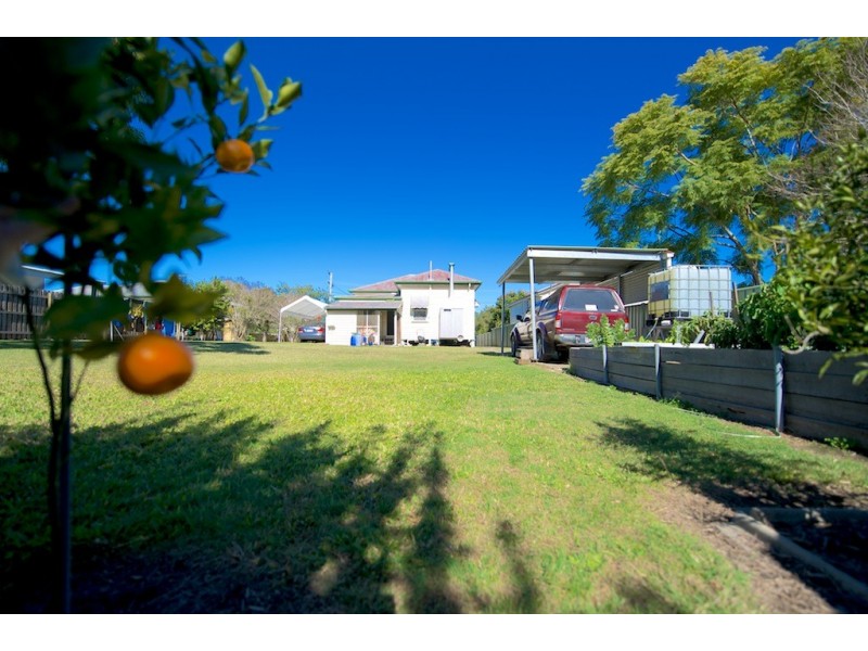 32 Clifton St, North Booval QLD 4304