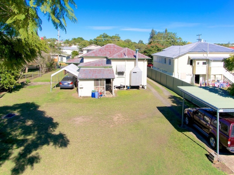 32 Clifton St, North Booval QLD 4304