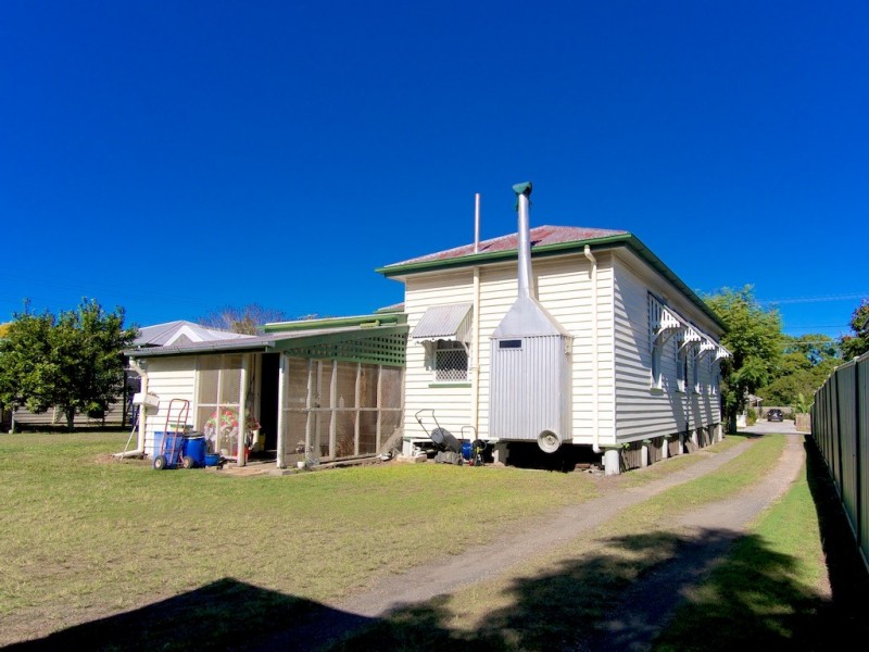 32 Clifton St, North Booval QLD 4304