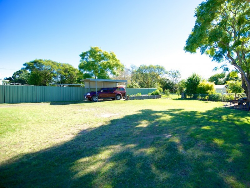 32 Clifton St, North Booval QLD 4304