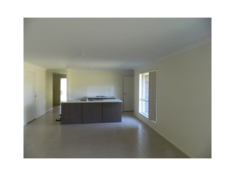 4 Poole Rd, Fernvale QLD 4306