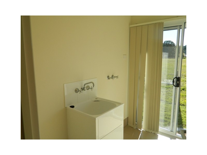 4 Poole Rd, Fernvale QLD 4306