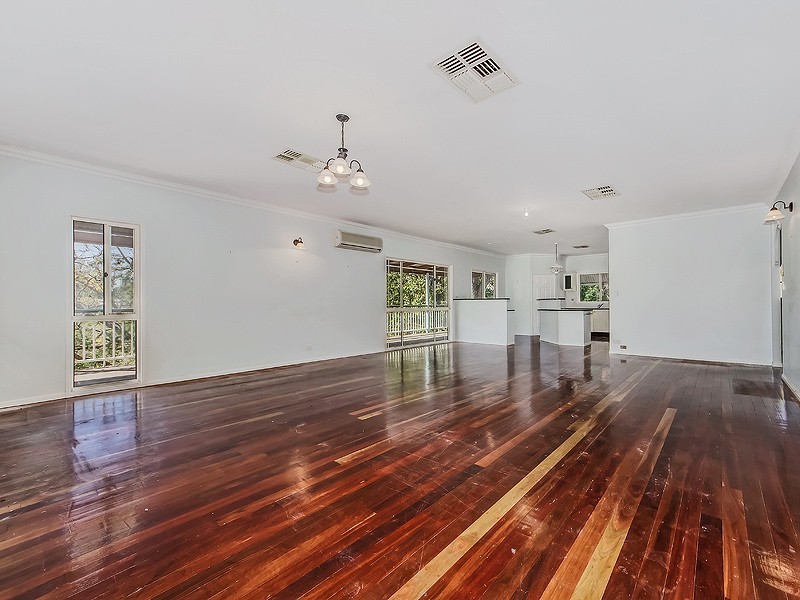 17 Hume St, Woodend QLD 4305