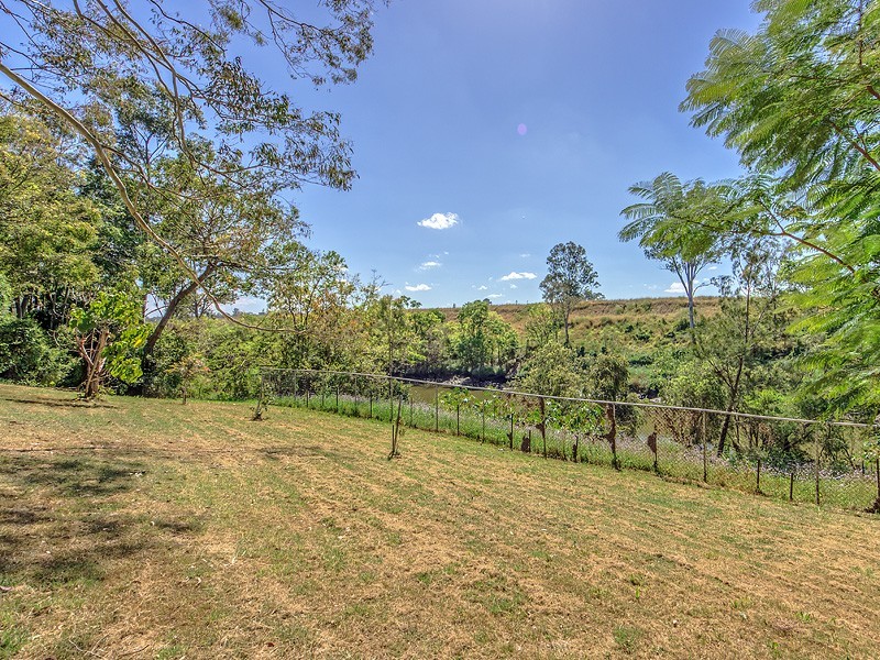 17 Hume St, Woodend QLD 4305