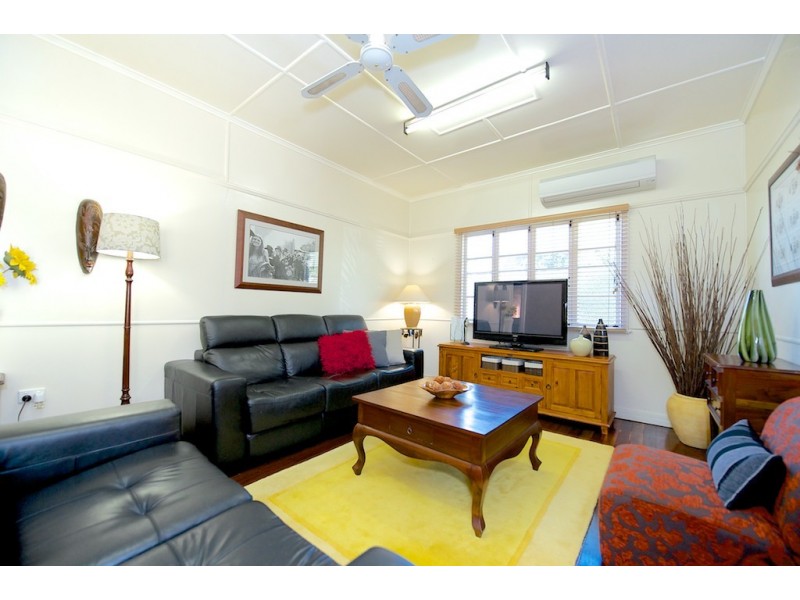 6 Law St, Bundamba QLD 4304