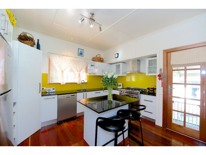 6 Law St, Bundamba QLD 4304