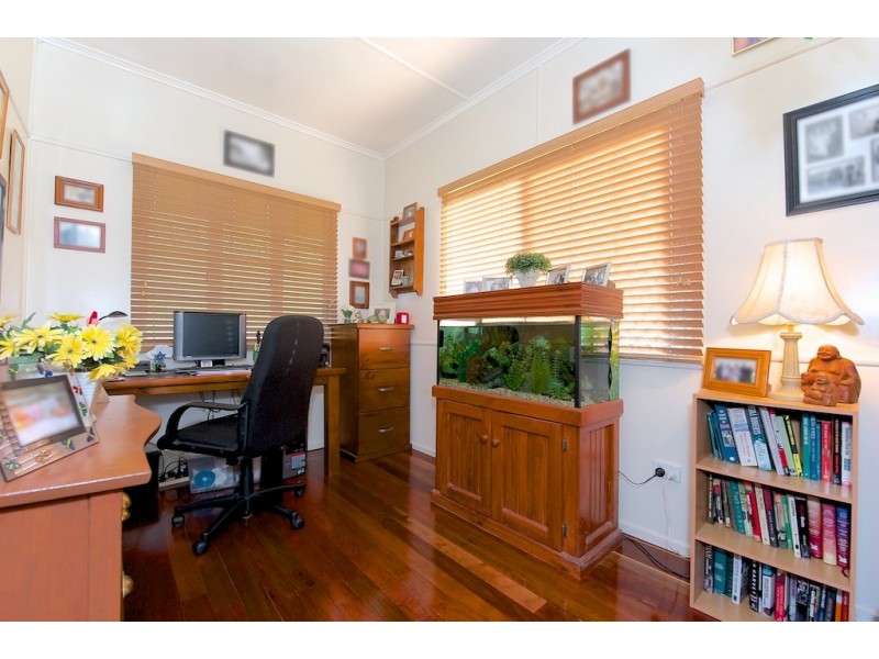 6 Law St, Bundamba QLD 4304