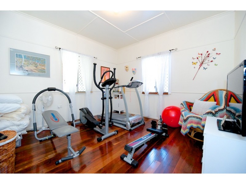 6 Law St, Bundamba QLD 4304