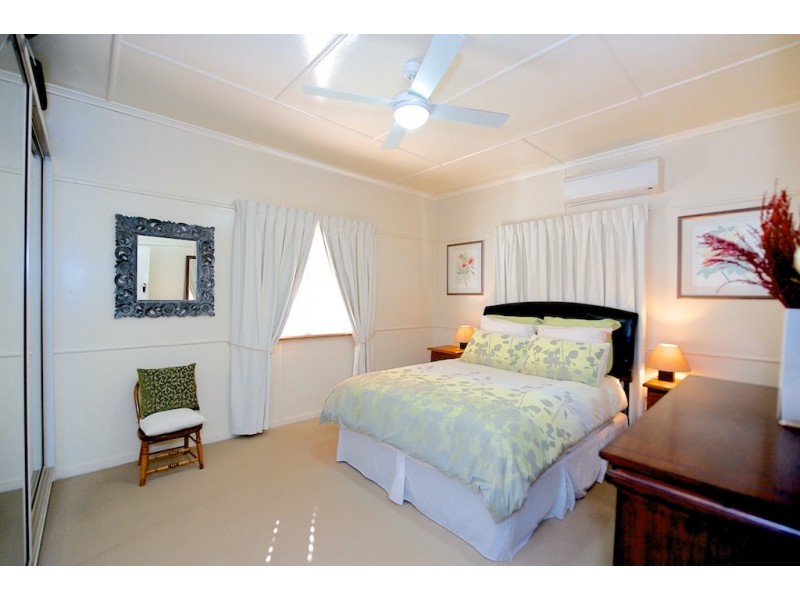 6 Law St, Bundamba QLD 4304