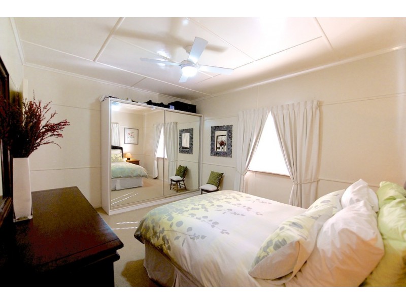 6 Law St, Bundamba QLD 4304
