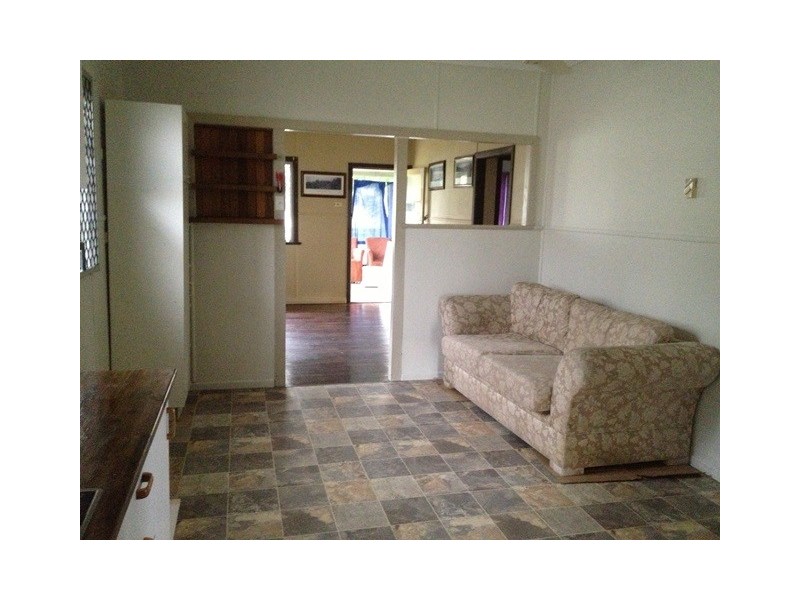 13 Cambridge St, Silkstone QLD 4304