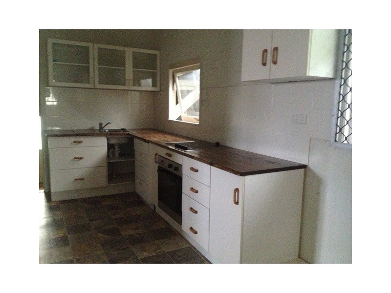 13 Cambridge St, Silkstone QLD 4304