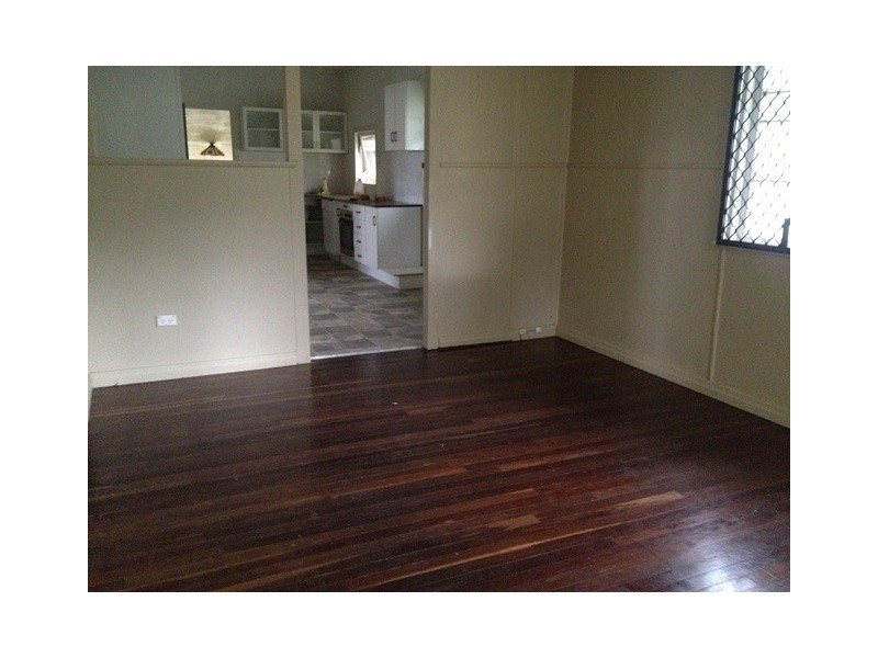 13 Cambridge St, Silkstone QLD 4304