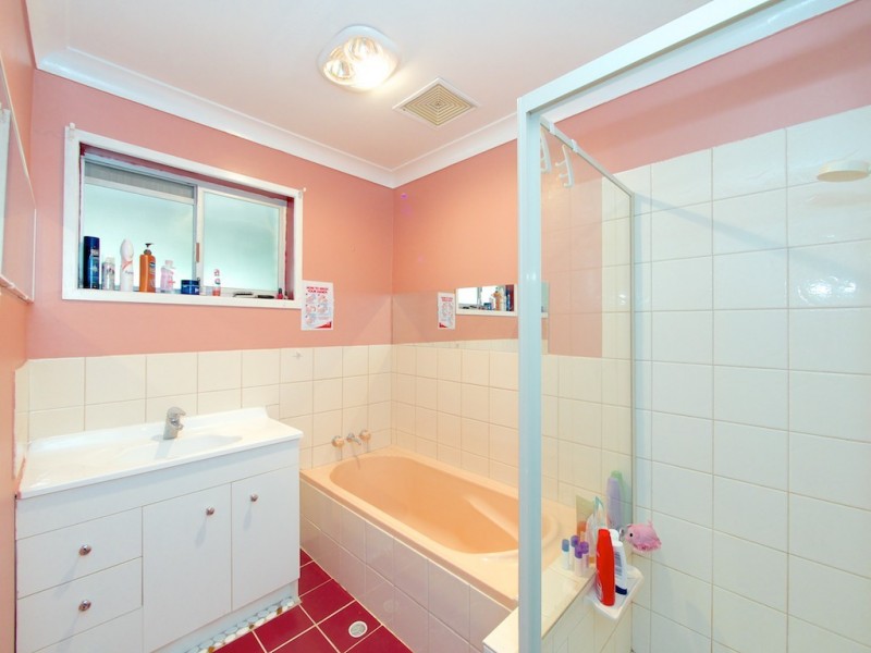 9 McInnerney St, Collingwood Park QLD 4301