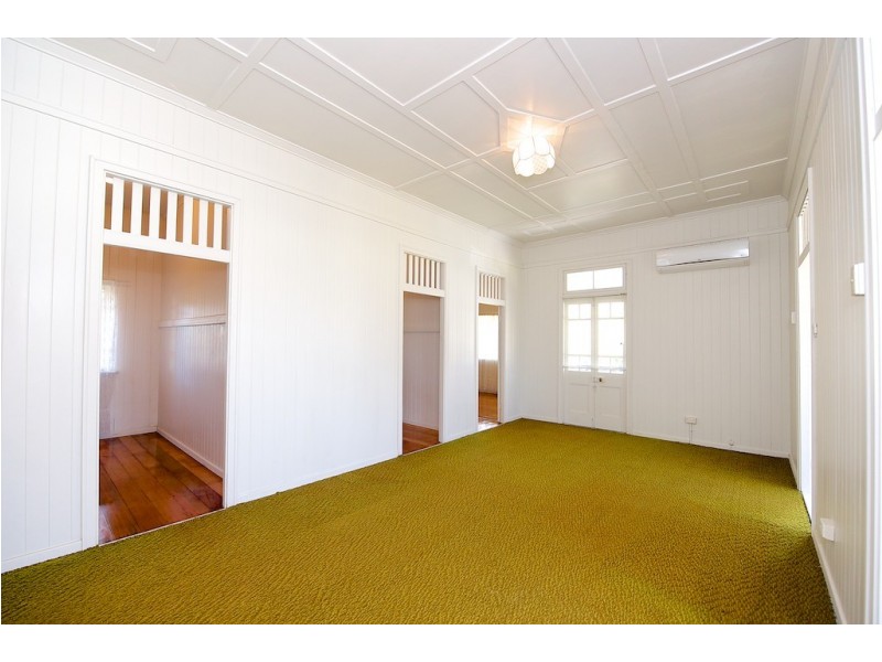 7 Daniel St, Lowood QLD 4311