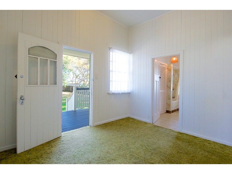 7 Daniel St, Lowood QLD 4311