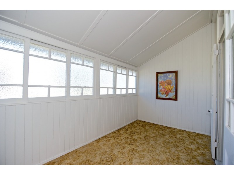 7 Daniel St, Lowood QLD 4311