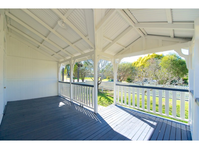 7 Daniel St, Lowood QLD 4311