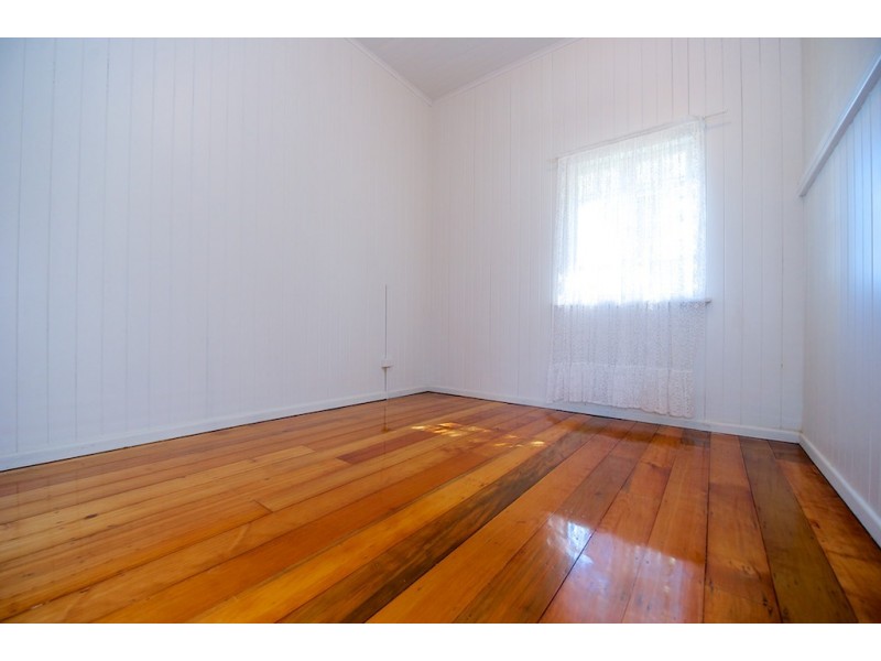 7 Daniel St, Lowood QLD 4311