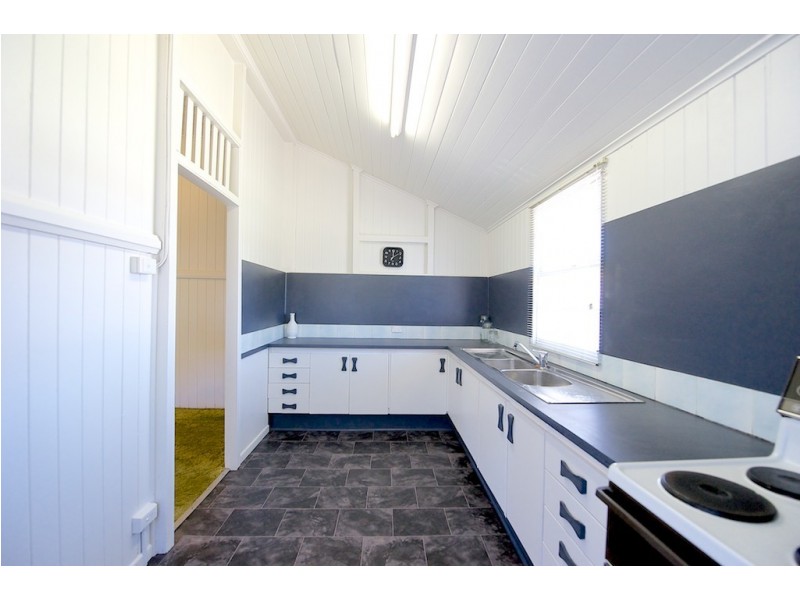 7 Daniel St, Lowood QLD 4311