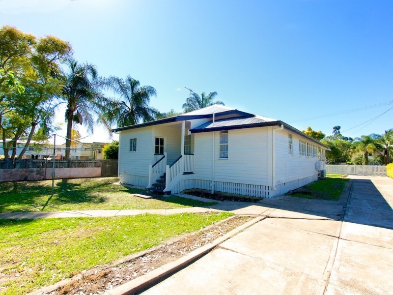 7 Daniel St, Lowood QLD 4311