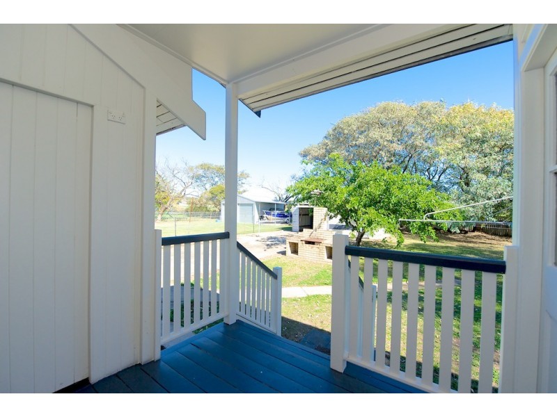 7 Daniel St, Lowood QLD 4311