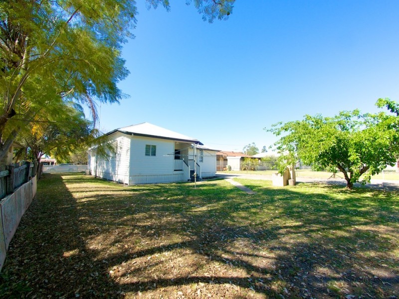 7 Daniel St, Lowood QLD 4311