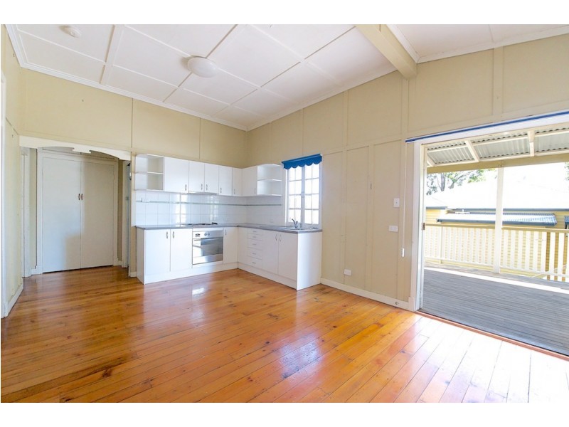 2C McMahon St, Bundamba QLD 4304