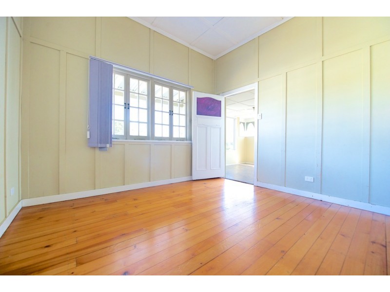 2C McMahon St, Bundamba QLD 4304