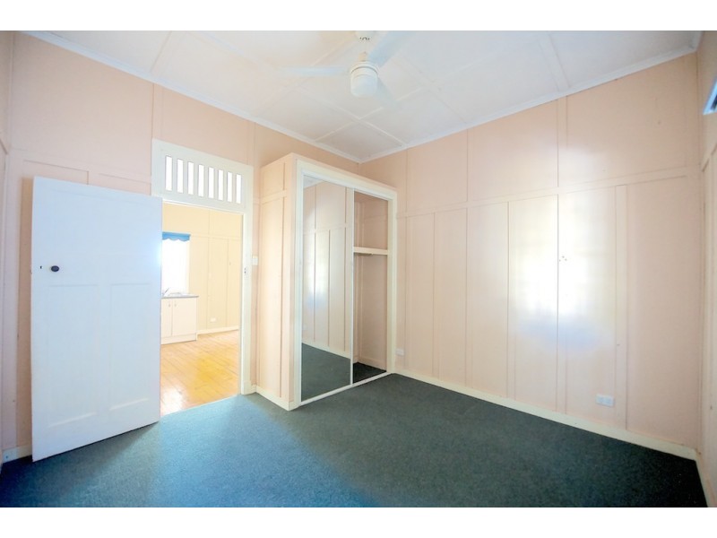 2C McMahon St, Bundamba QLD 4304