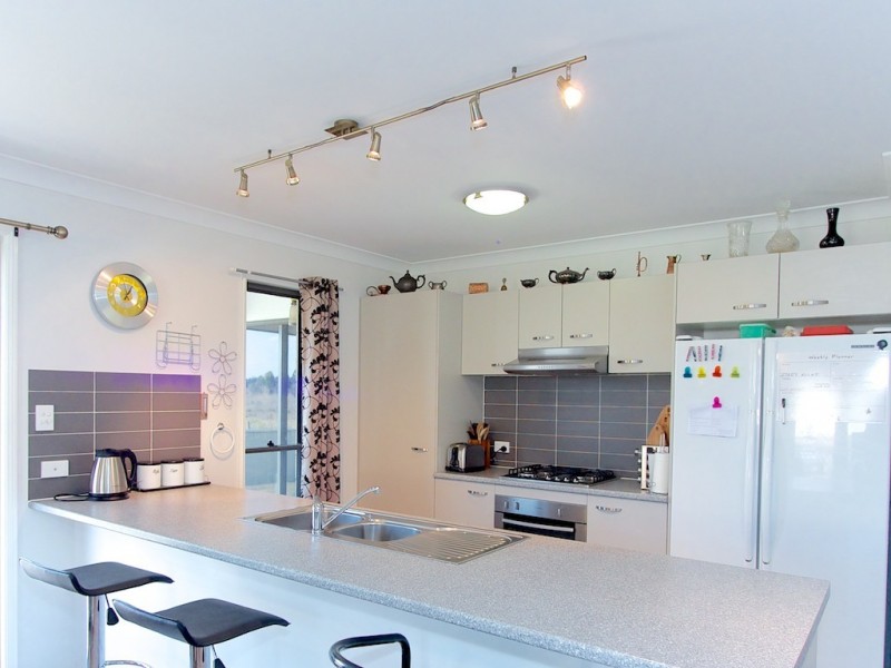 45 Macadamia Rd, Lowood QLD 4311