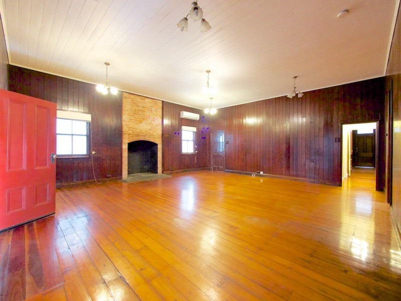 16 Arthur St, Woodend QLD 4305