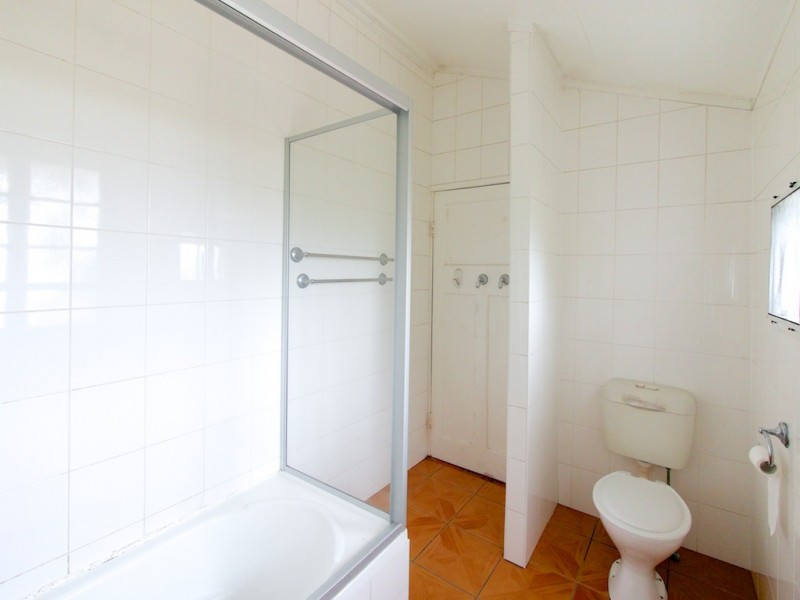 16 Arthur St, Woodend QLD 4305