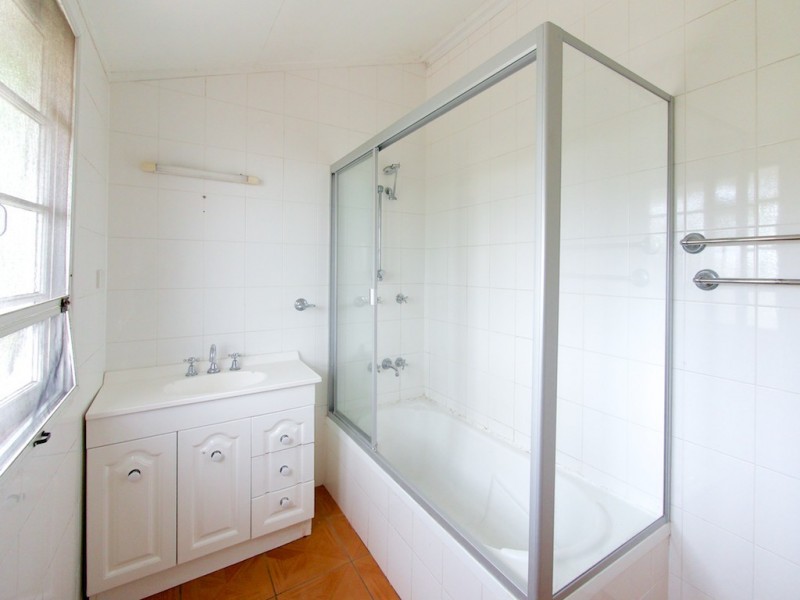 16 Arthur St, Woodend QLD 4305