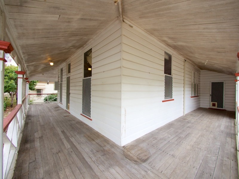 16 Arthur St, Woodend QLD 4305