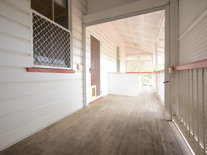 16 Arthur St, Woodend QLD 4305