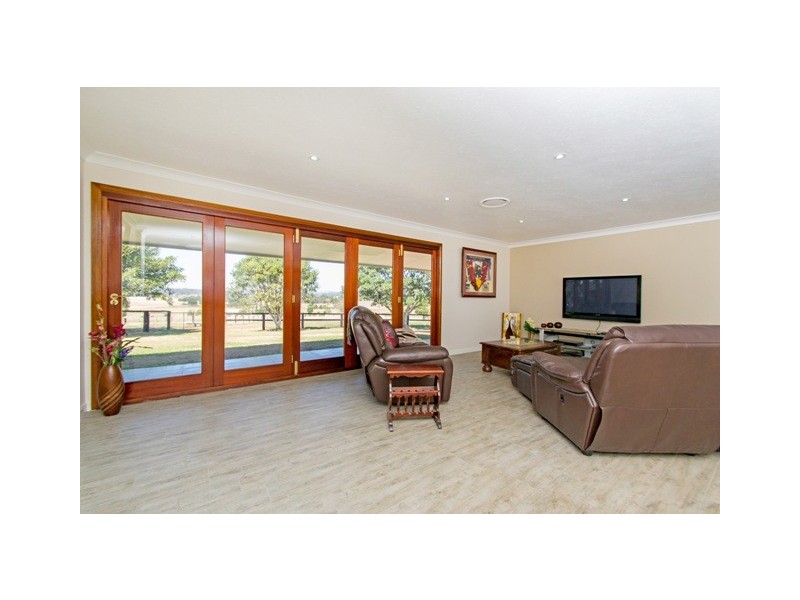 385 Fernvale Rd, Fairney View QLD 4306