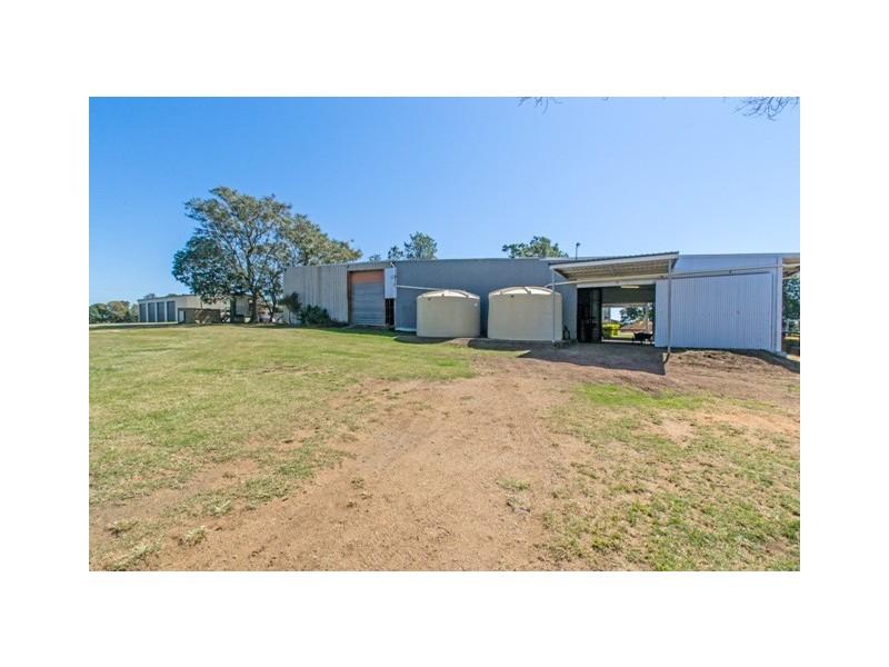 385 Fernvale Rd, Fairney View QLD 4306