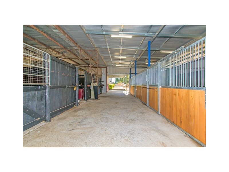 385 Fernvale Rd, Fairney View QLD 4306