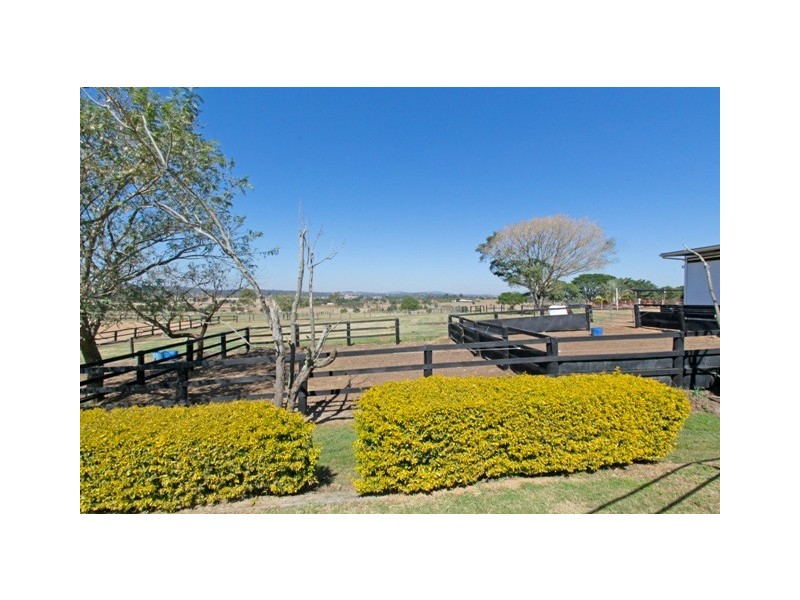 385 Fernvale Rd, Fairney View QLD 4306